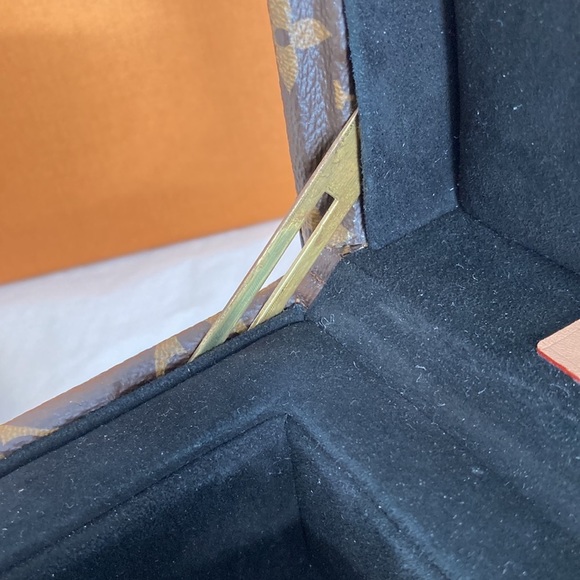 LOUIS Vuitton Monogram Watch/Bracelet Jewelry Trunk - Picture 14 of 16